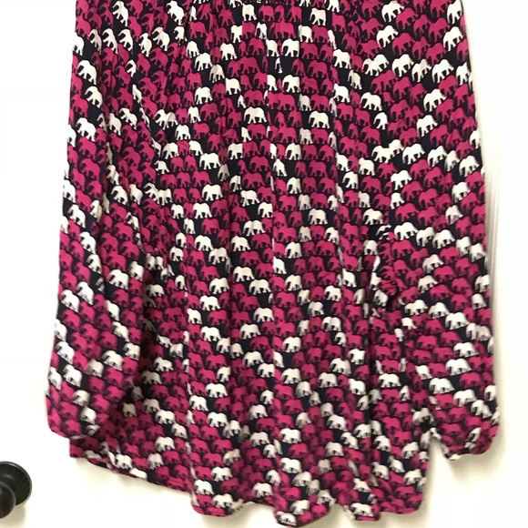 Crown & Ivy Elephant Peasant Top 3X - Picture 3 of 3